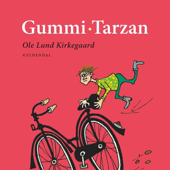 Forsiden til Ole Lund Kirkegaards bog "Gummi-Tarzan". En spinkel dreng hænger efter en stor cykel.