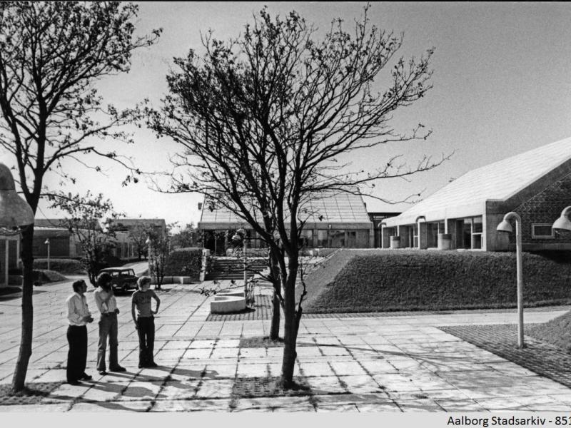 Ældre sort-hvid foto af Aalborg Universitet.