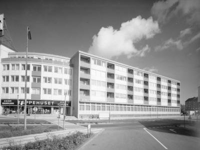 Et sort hvid billede af biblioteksgården i Nørresundby fra 1965