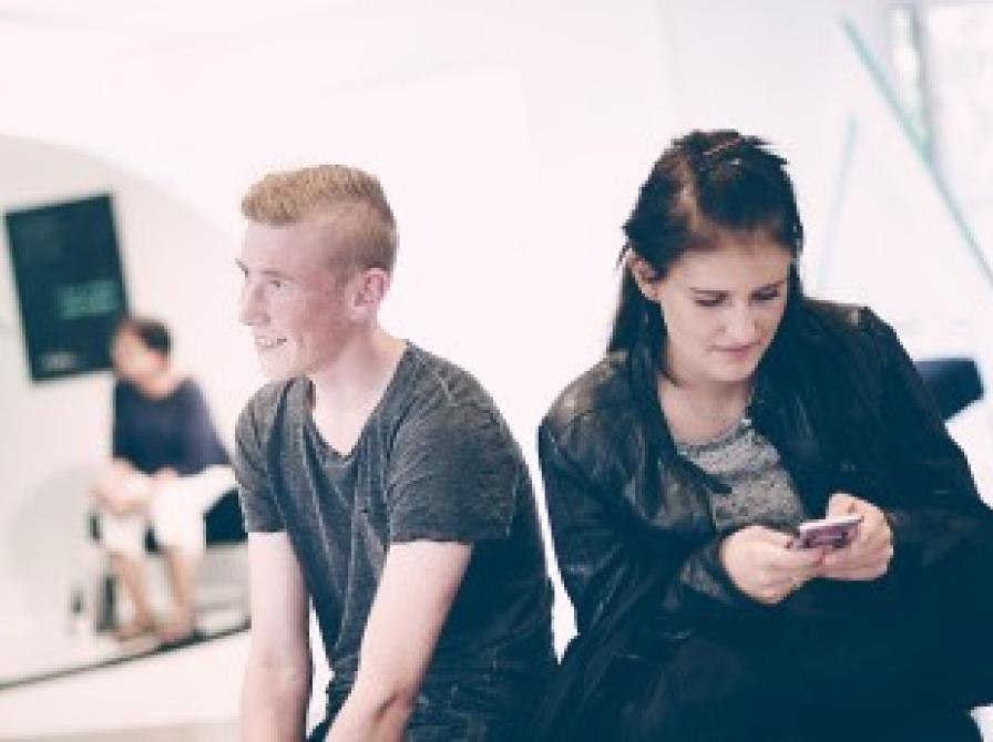 Foto af to studerende