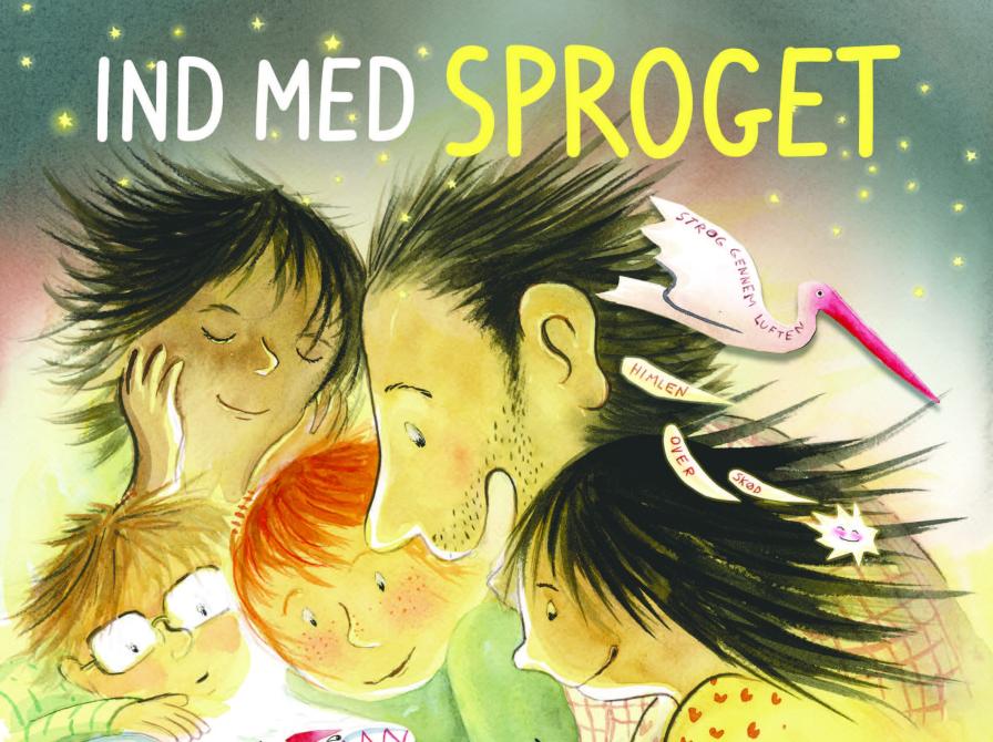 Forside af emnelisten "Ind med sproget". En illustration af en familie der sidder samlet om en bog